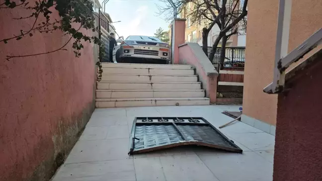 Corum Da Kovalamaca Sonucu Kaza Yapan Aractak 18328563 Amp