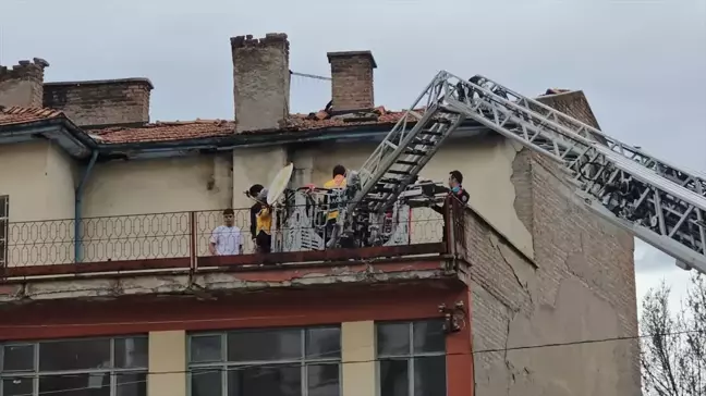 Corum Da Metruk Binada Duserek Yaralanan Genc 18528161 Amp