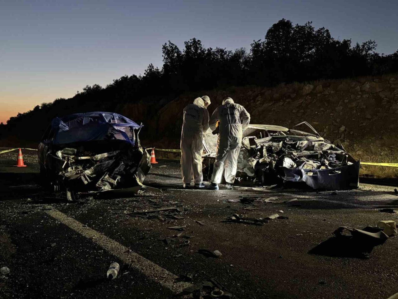 Alev Topuna Donen Otomobillerden Geriye Demir Yiginlari Kaldi 4214C1Bacaf0