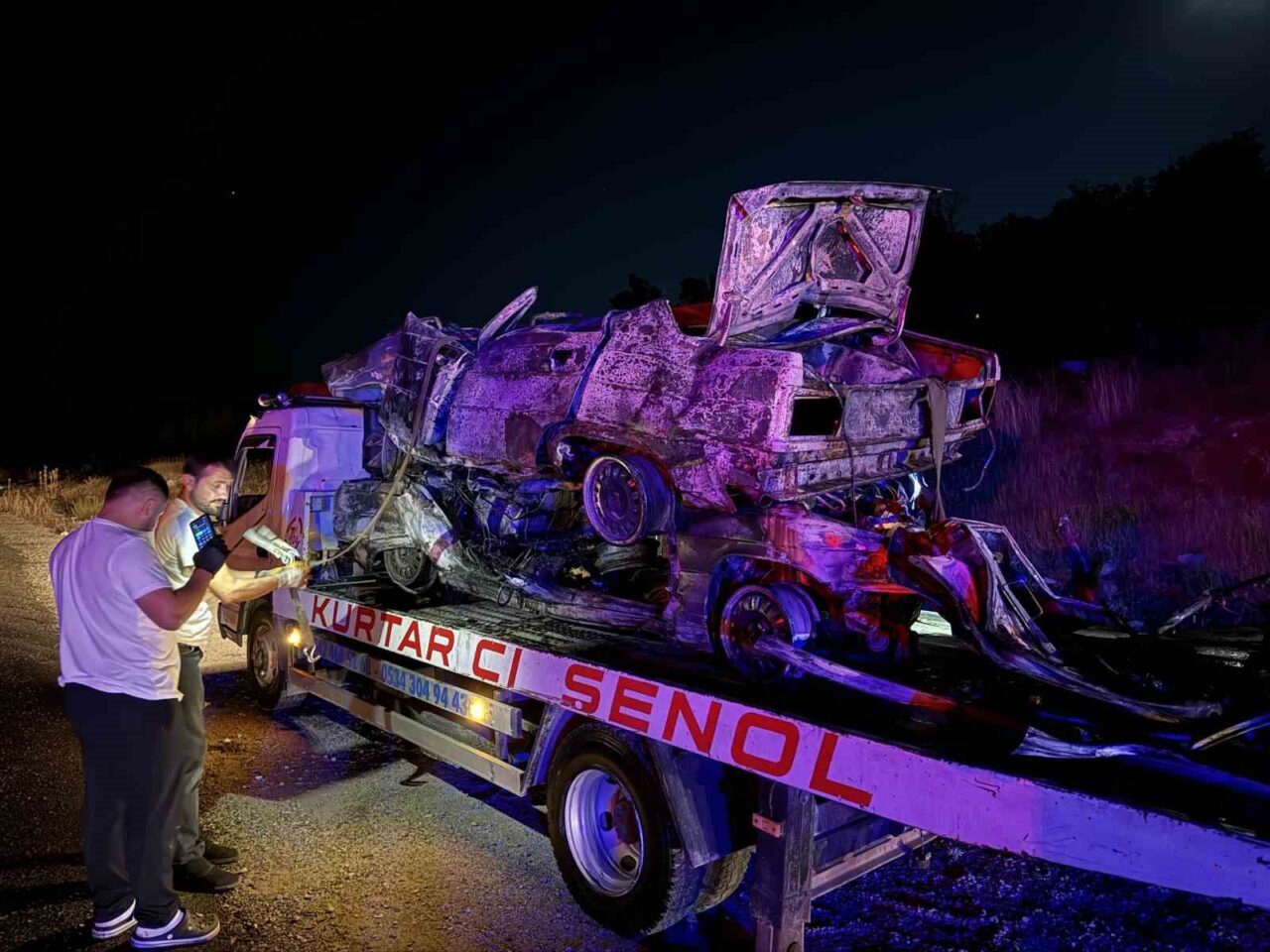 Alev Topuna Donen Otomobillerden Geriye Demir Yiginlari Kaldi 73Ec73Ae2E18