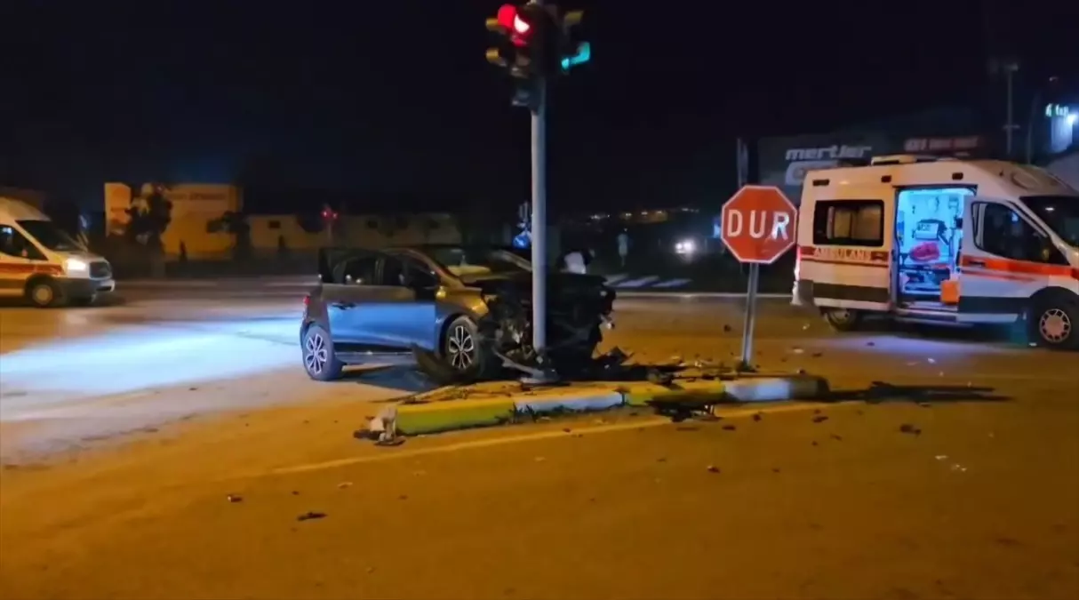 Corum Da Polis Otosu Ile Otomobil Carpisti 2 19183929 Amp