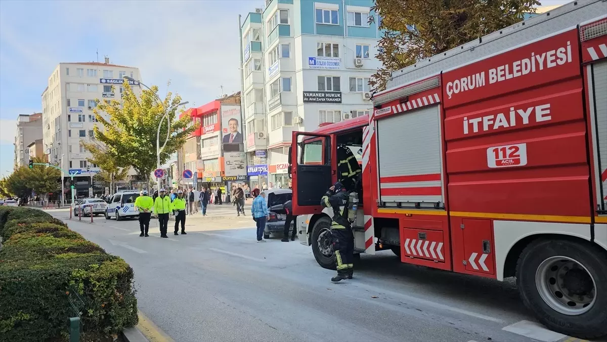 Corum Da Seyir Halindeyken Alev Alan Otomobil 19192225 Amp