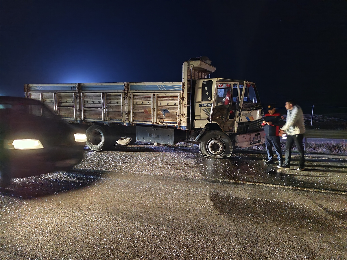 Corumda 5 Aracin Karistigi Zincirleme Kazada 3 Kisi Yaralandi 026Bd55Ffe42