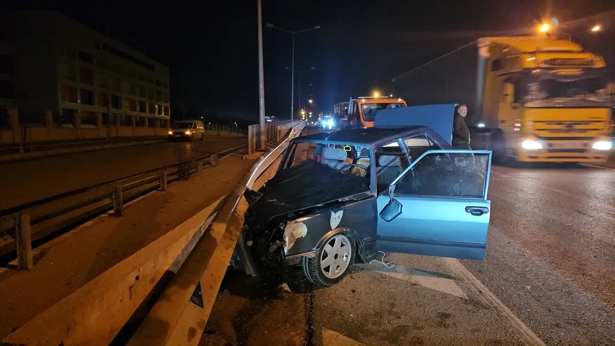 Corum Da Celik Bariyere Carpan Otomobilin Sur 19312648 Amp