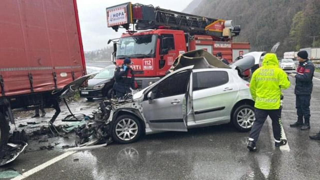 Artvinde Otomobil Park Halindeki Tira Carpti 2 Olu 1 Yarali 1772183934 9689