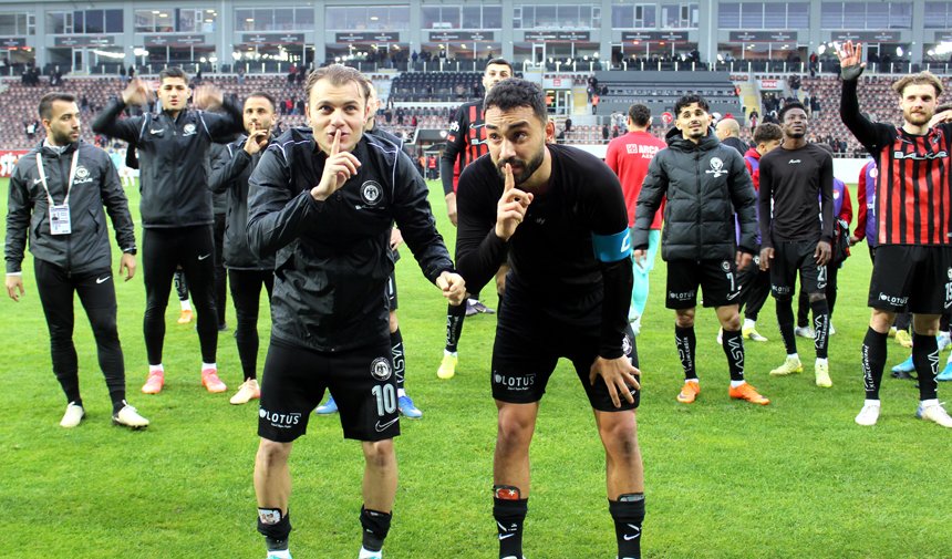 Galibiyet üçlüğü Kaptanlardan