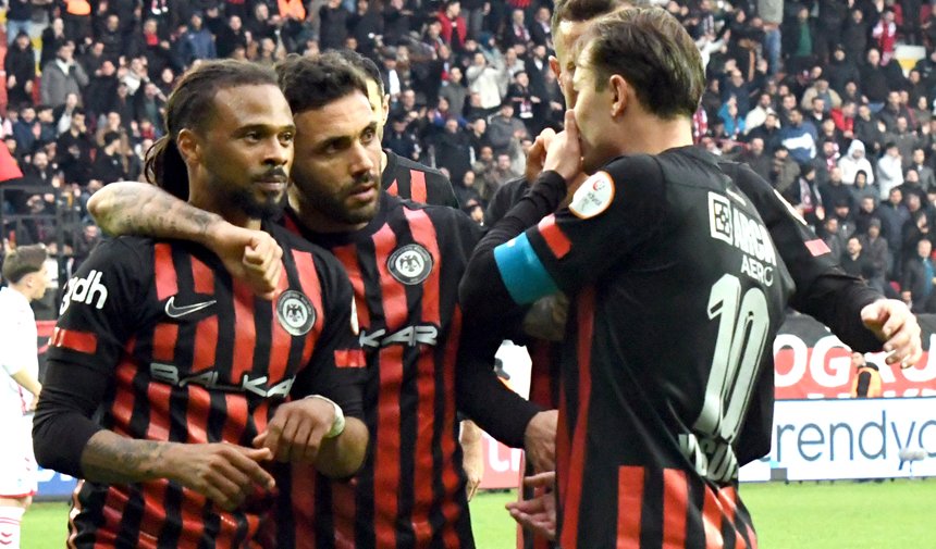 Fredy üçüncü golünü attı