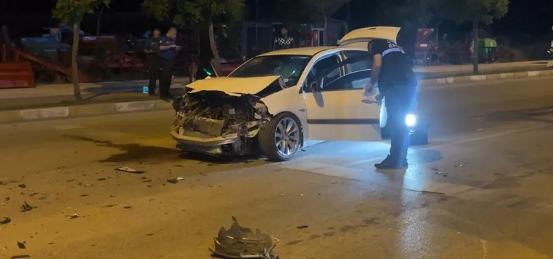 806X378 Corumda Kirmizi Isikta Bekleyen Araca Carpti Surucu Olay Yerinden Kacti 1781837351809