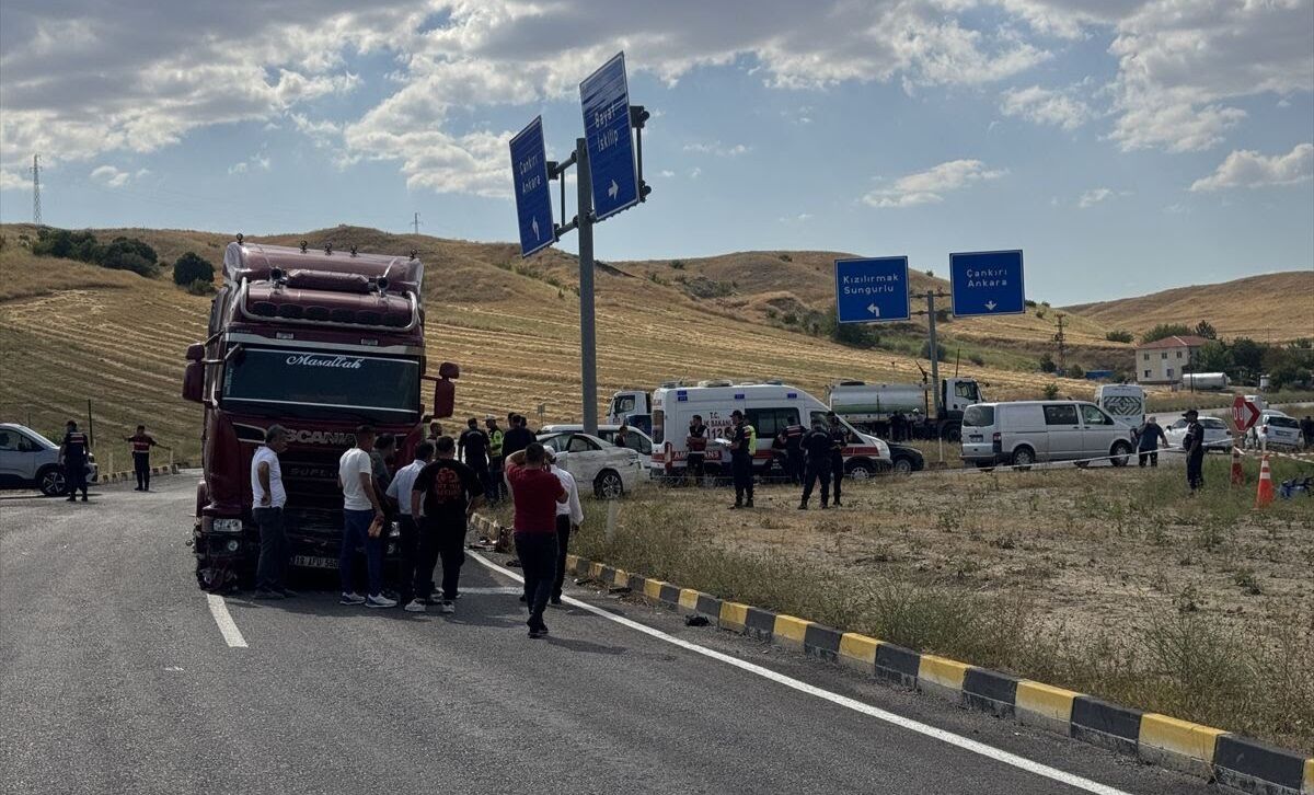 Cankiri Da Tir Ile Otomobilin Carpistigi Kaza 5 20095521 Amp