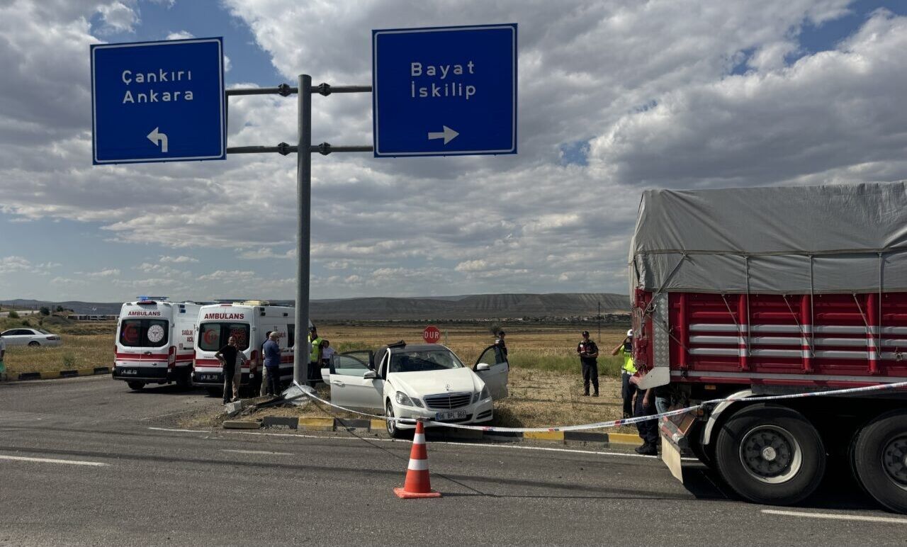 Cankirida Tir Ile Otomobilin Carpistigi Kazada 3 Kisi Oldu 2 Kisi Yaralandi 88745E90907C