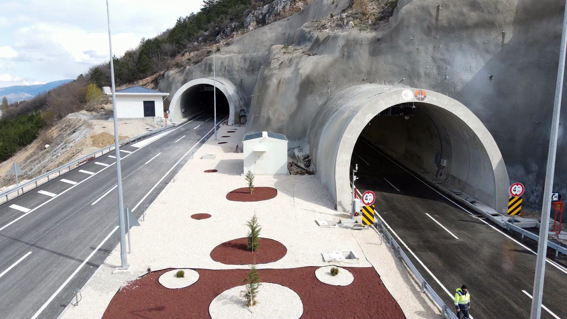 2 ay önce açıldı, yeniden trafiğe kapatıldı