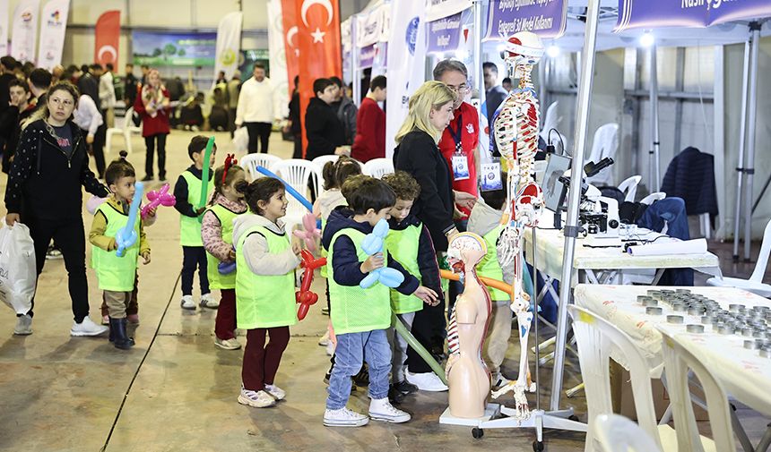 8 bin öğrencinin faydalanacağı Bilim Şenliği başladı