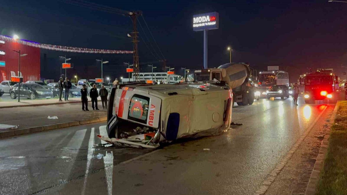Corum Da Ozel Hastane Ambulansi Otomobille 20360435 Amp