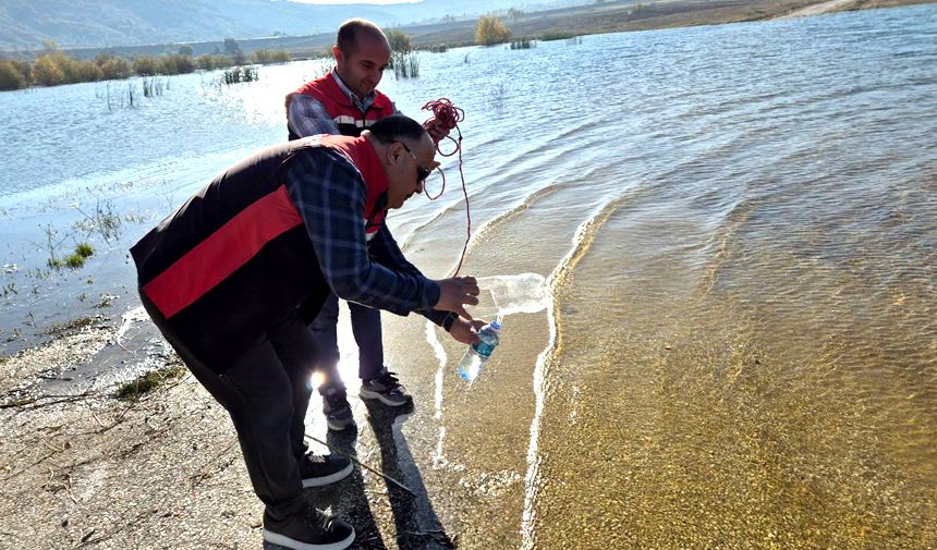 Ekipler sulardan numune aldı