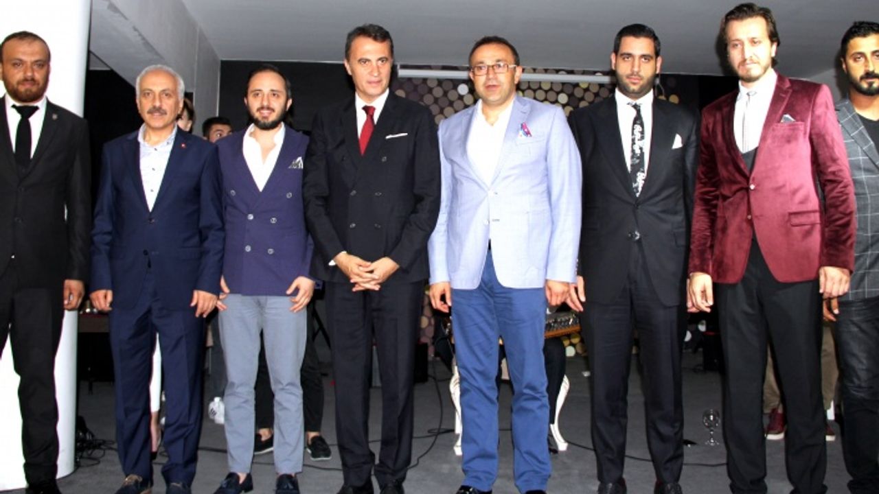 Katkıda  bulunanlara  plaket