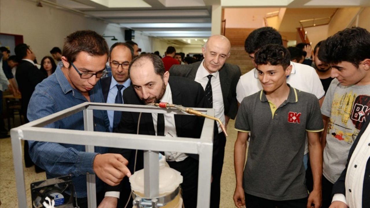 Mühendislik Fakültesi öğrencileri  projelerini sergilediler