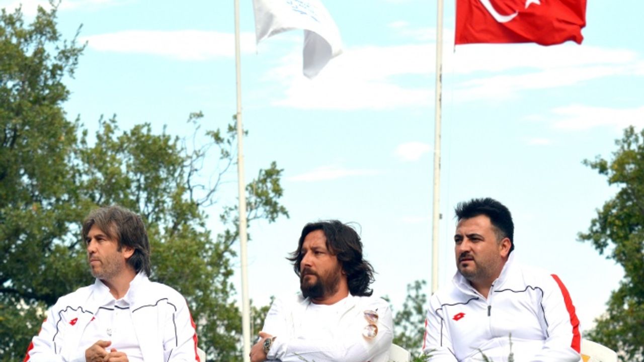 Başkan Özcan kampta  ilk kez takımı izledi