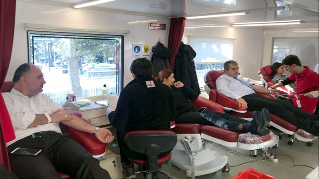 İl Sağlık Müdürlüğü çalışanlarından kan bağışı