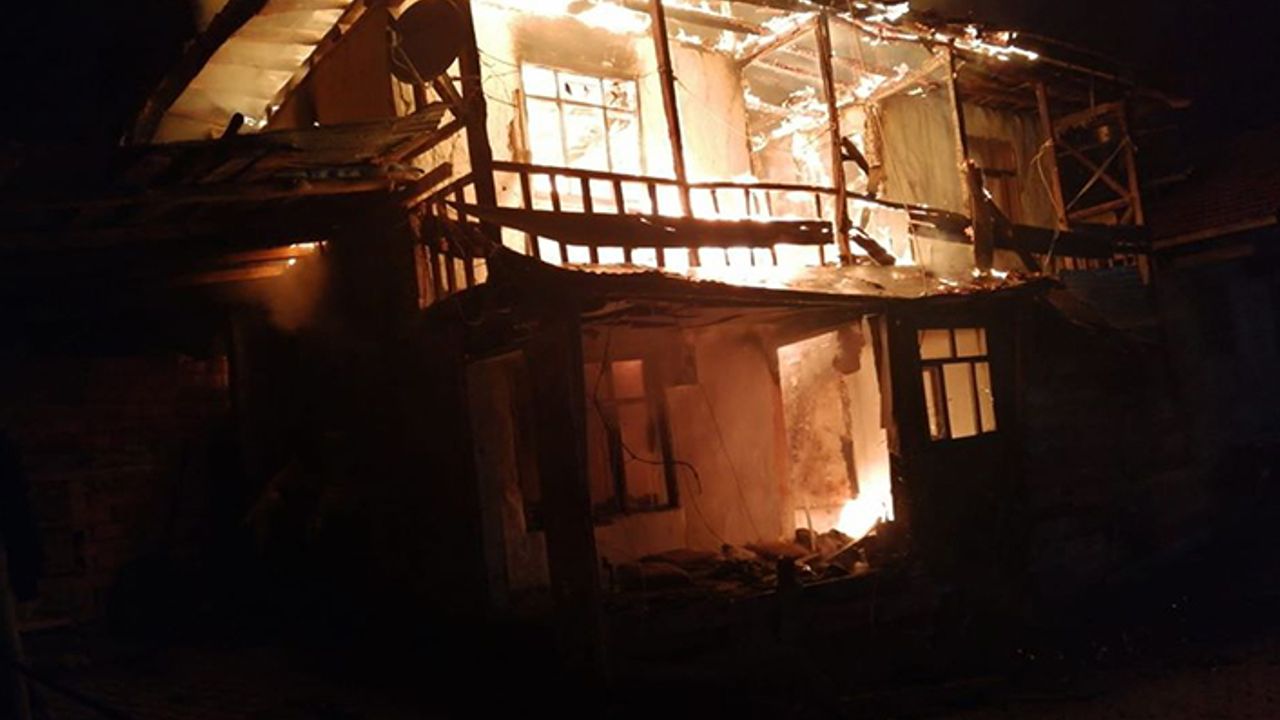 İskilip'te yangın: 1 ev kül oldu