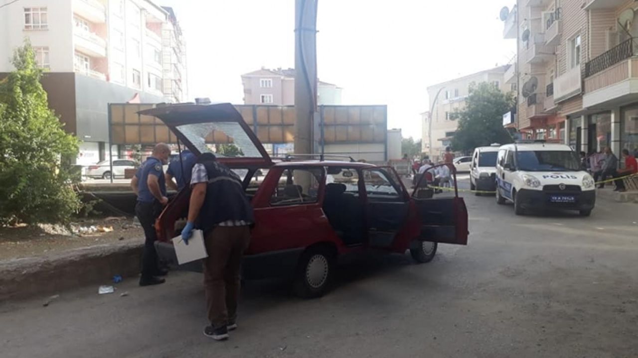 Aracı kurşunlayıp kaçtılar