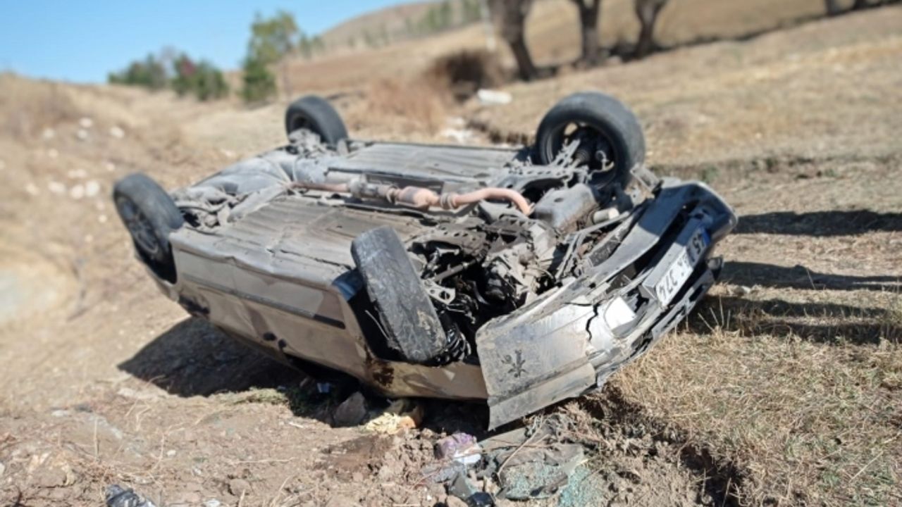 Takla atan otomobilden yara almadan kurtuldu