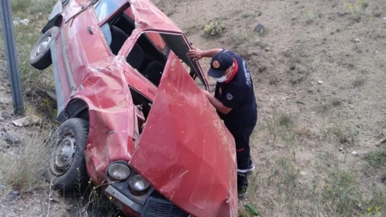 Otomobil şarampole uçtu: 2 yaralı