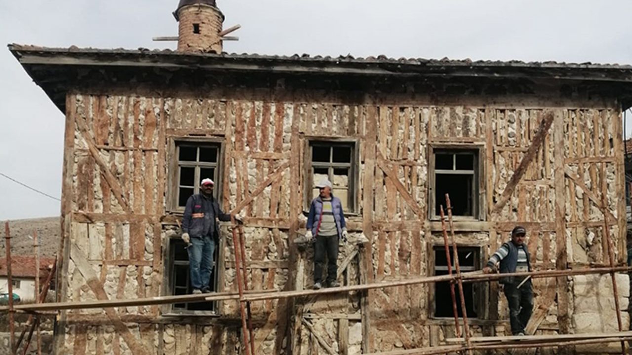 Çorum'da 150 yıllık caminin restorasyon çalışmaları başladı