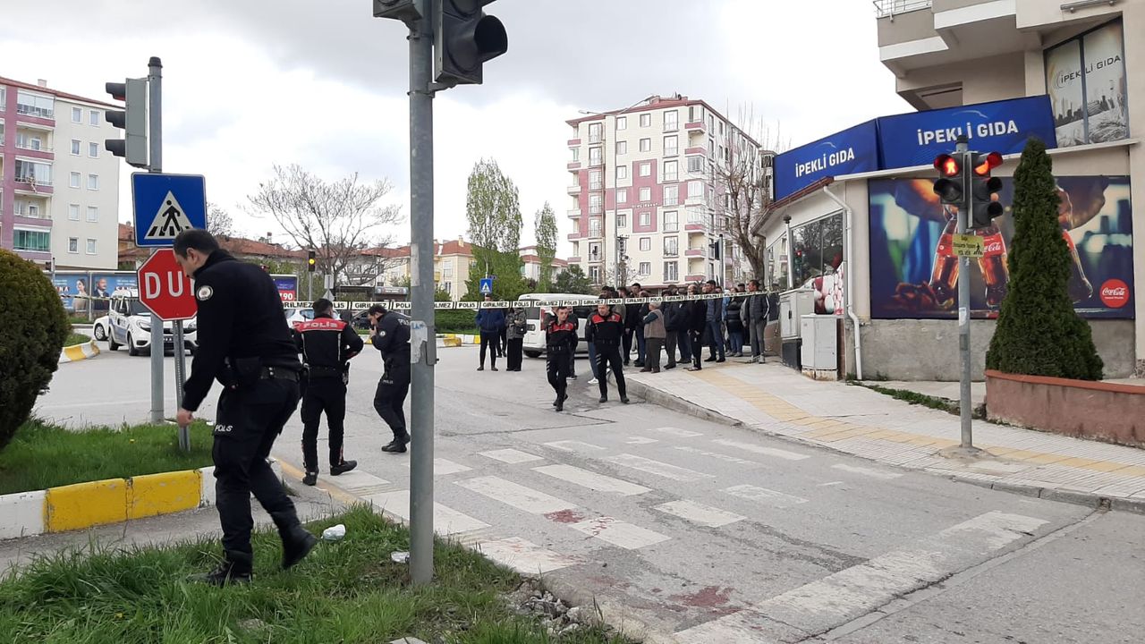 Bahçelievler'de iki grup arasında silahlı kavga: 2 yaralı