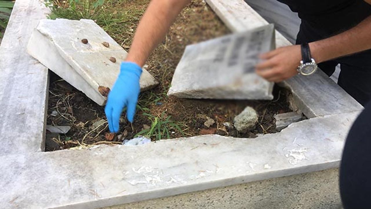 Komşu il de ilginç olay: Dedesinin mezarına uyuşturucu sakladı
