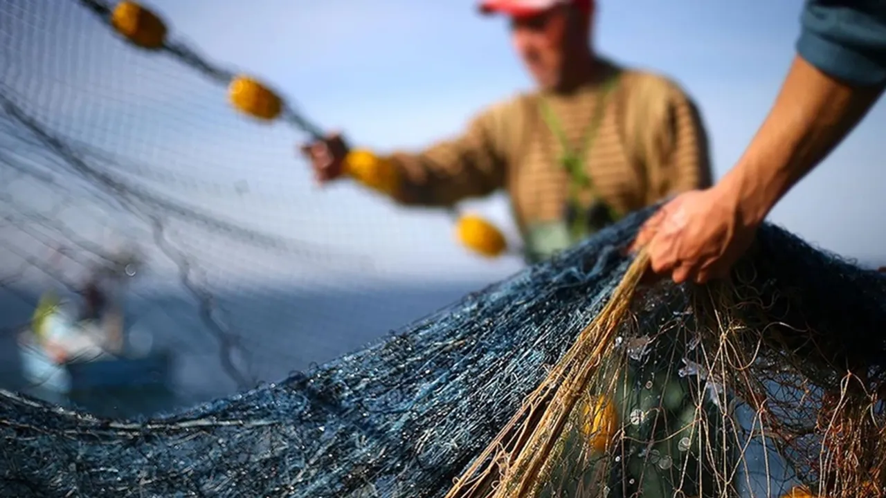 Balıkçı ağlarına erkek cesedi takıldı