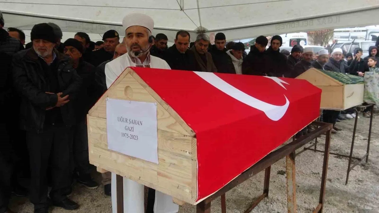 Kavgada öldürülen 15 Temmuz gazisi ve oğlu Çankırı'da toprağa verildi