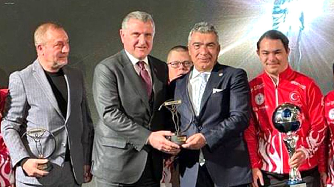 Cantürk Alagöz’a ‘Sporda Türkiye Yüzyılı Büyük Ödülü’