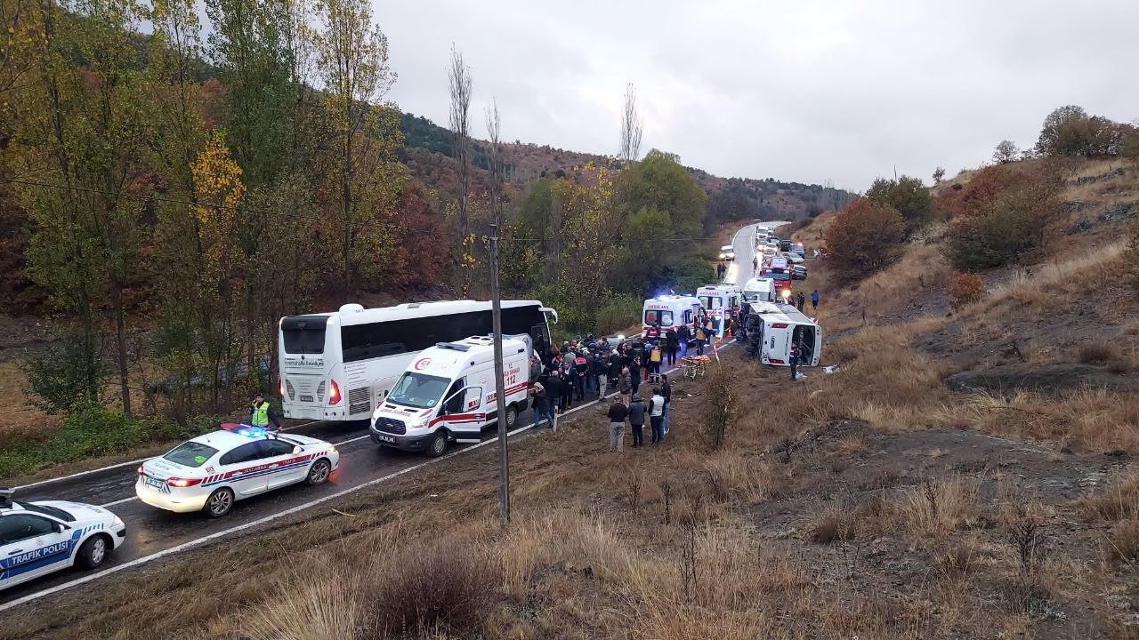 Amasya'da devrilen otobüsteki 27 yolcu yaralandı