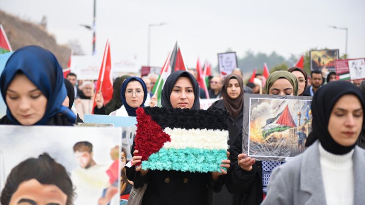Çorum'da Filistin’e destek için “Sessiz Yürüyüş” gerçekleştirildi