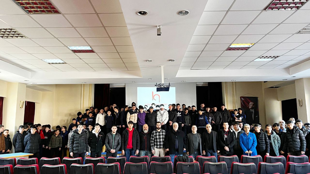 Meslek lisesi öğrencilerine  Kızılırmak Holding'i tanıttılar