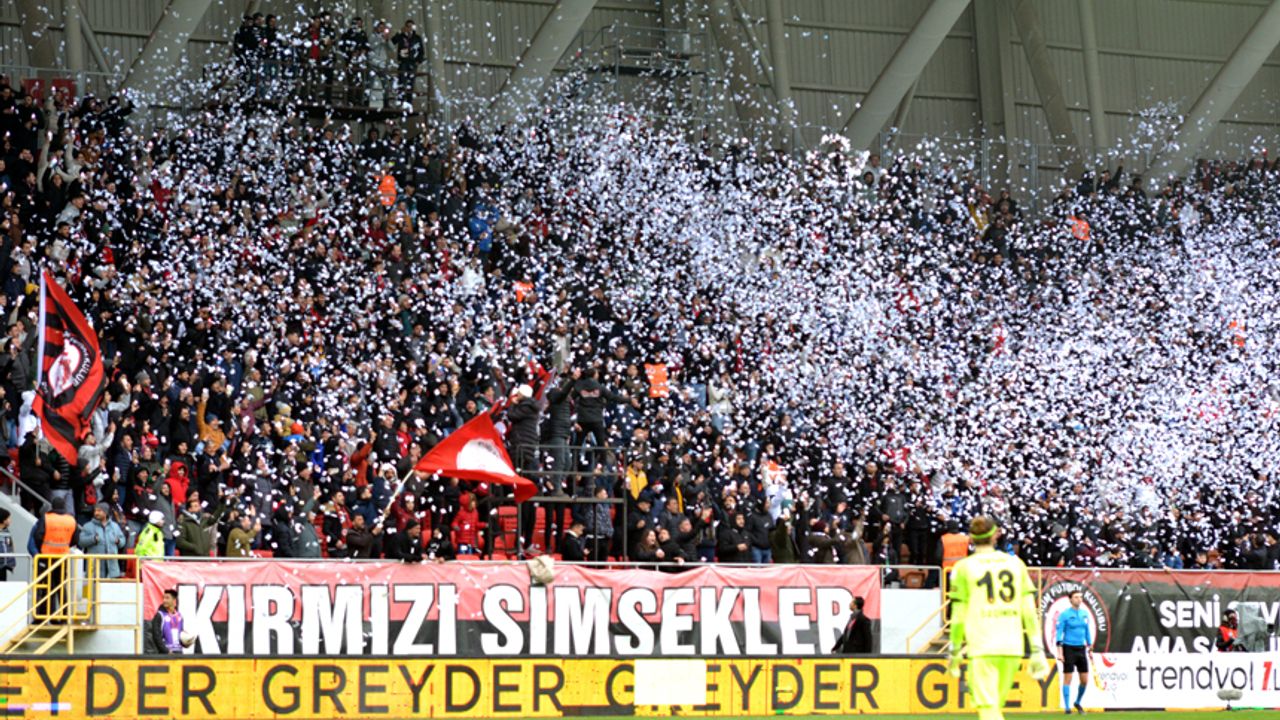 Ahlatcı Çorum FK-Göztepe maçını  4 bin 856 taraftar izledi