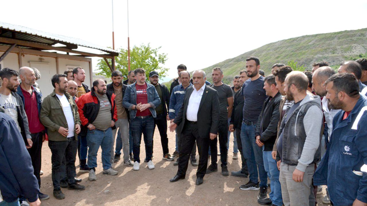 Başkan Çetinkaya, eylem yapan maden işçilerini ziyaret etti
