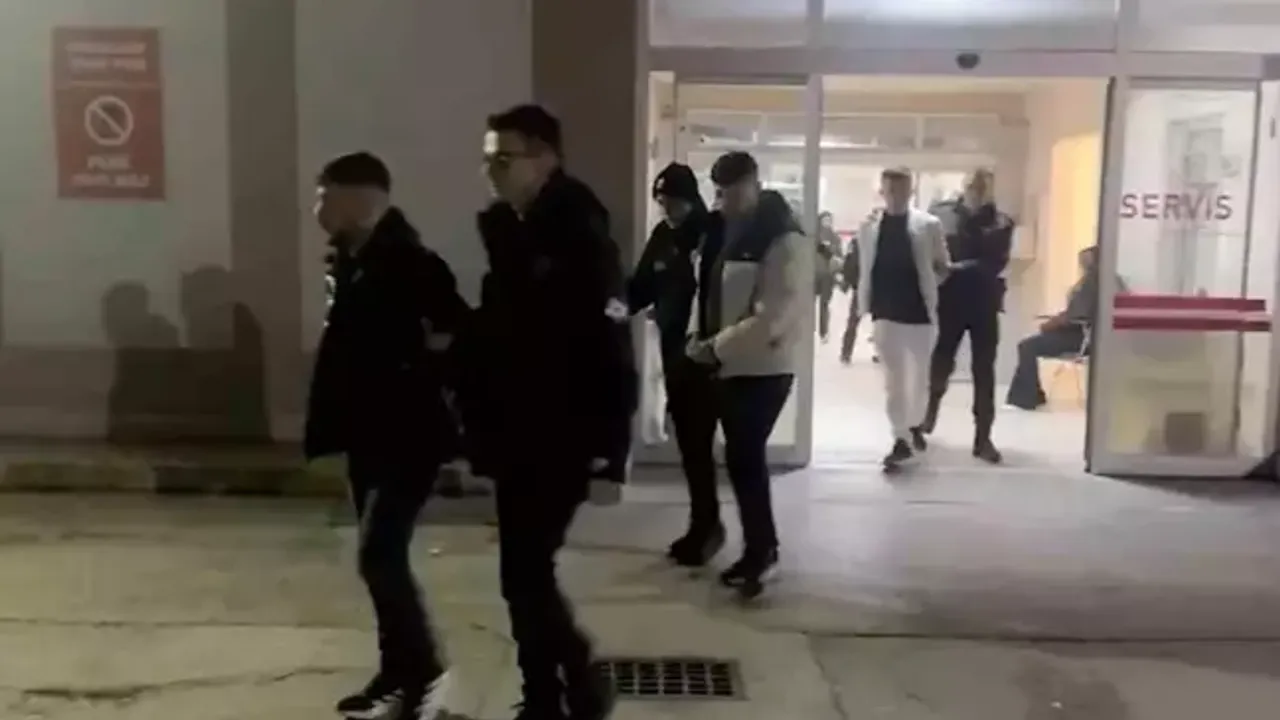 Polisten kaçıp kaza yapan araçtan ruhsatsız silahlar çıktı
