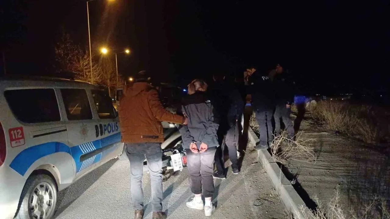 Çorum’da hareketli dakikalar: Sürücü kaçtı, polis kovaladı