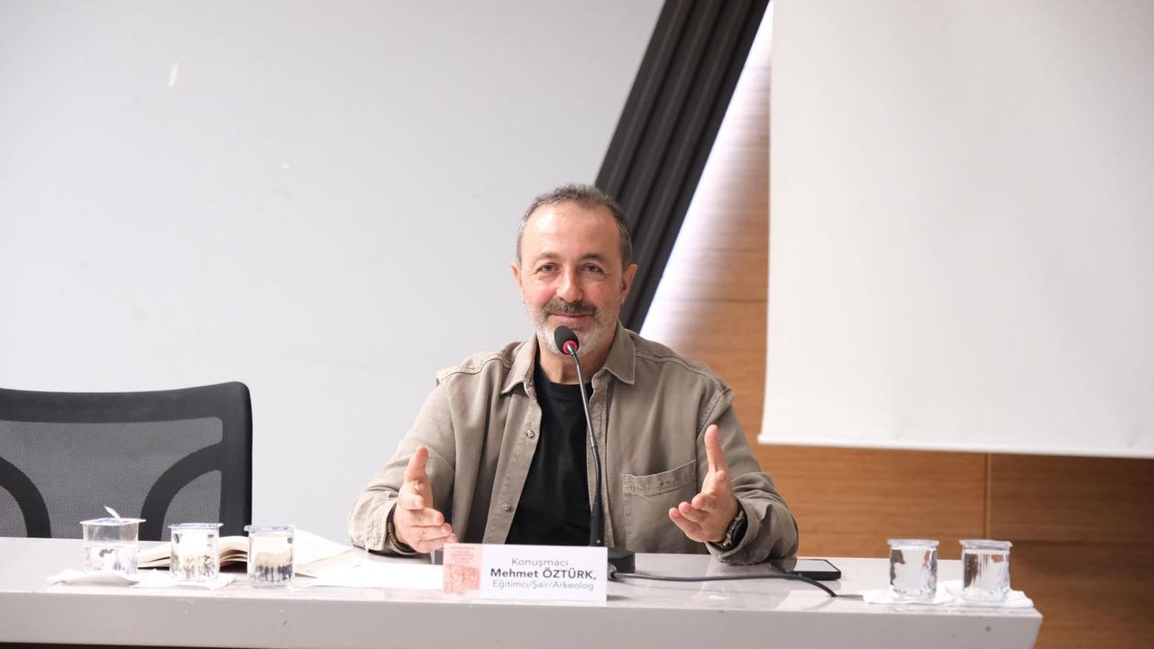Çorumlu öğretmen "Çağdaş Edebiyat Ödülü" aldı
