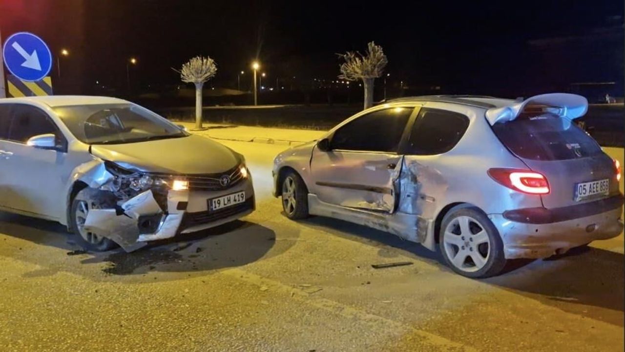 U dönüşü yapmak isterken kaza yaptı