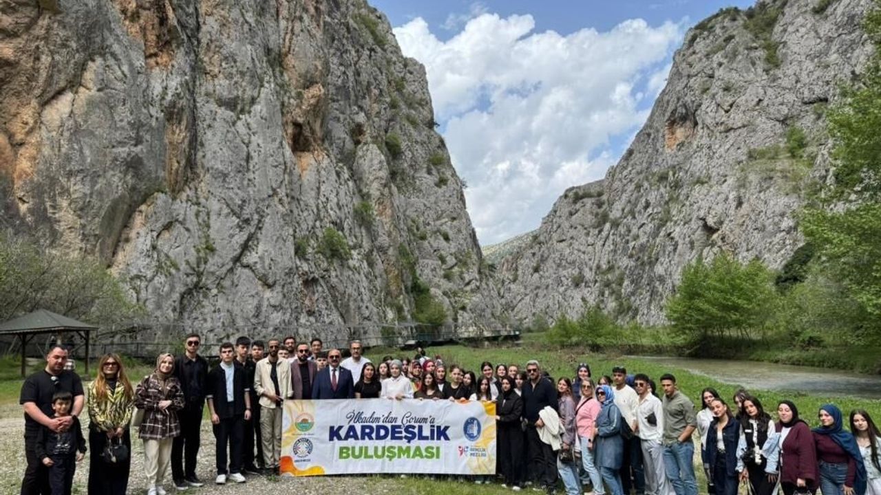 Samsunlu gençler Çorum'u gezdi