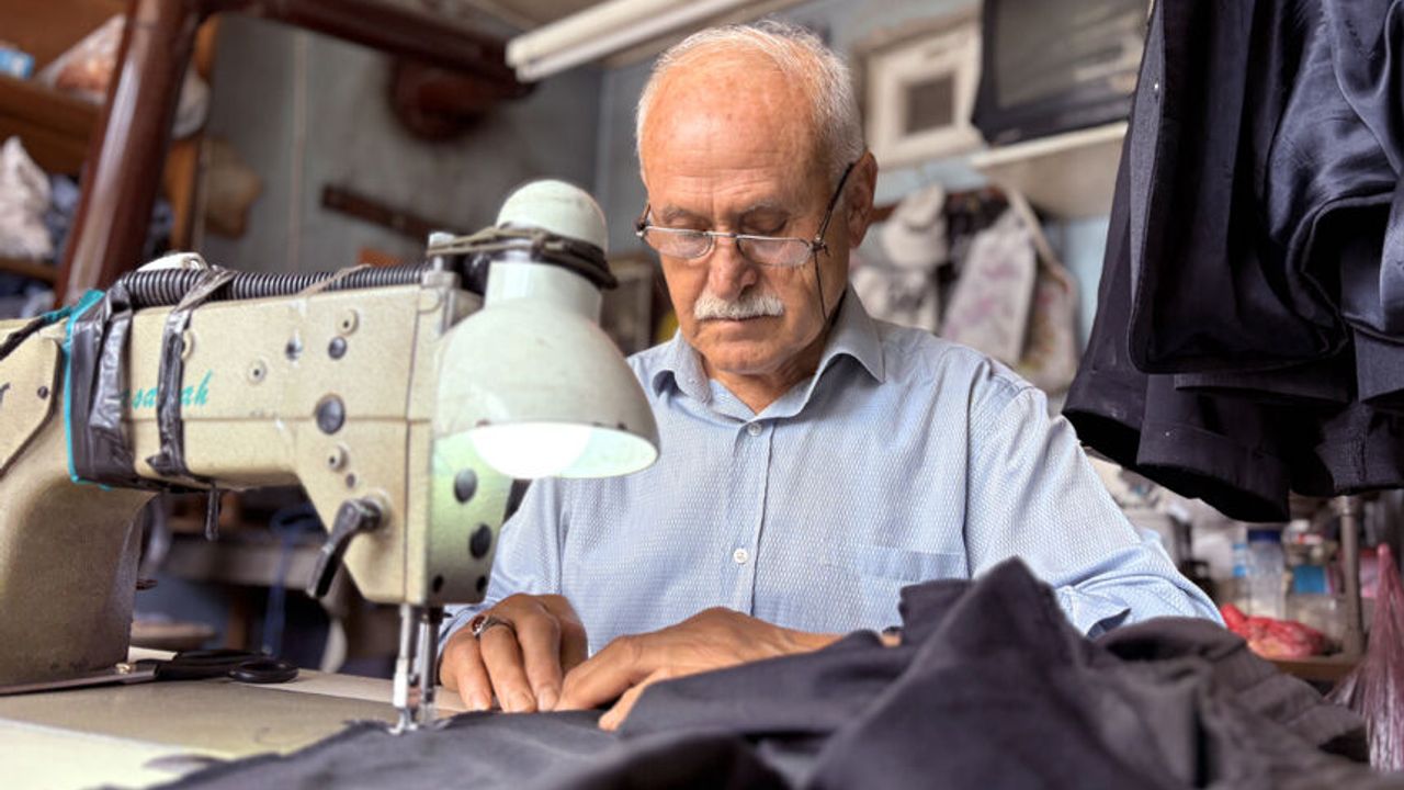 Mesleğini 71 yaşında aşkla sürdürüyor