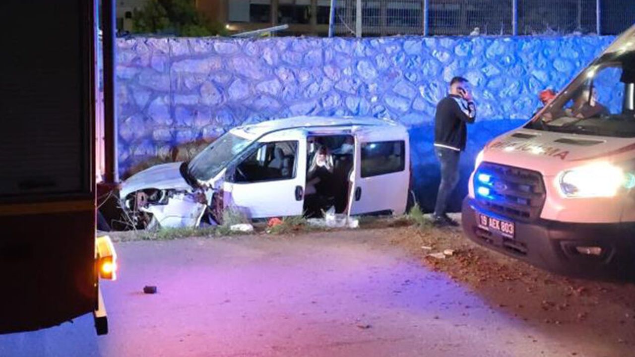İstinat duvarından yan yola düştü: 2 yaralı
