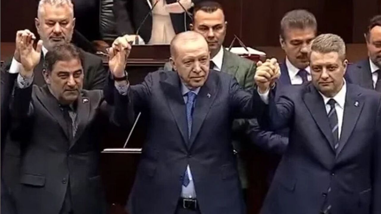 İYİ Parti'nin kurucusu AK Parti'ye katıldı