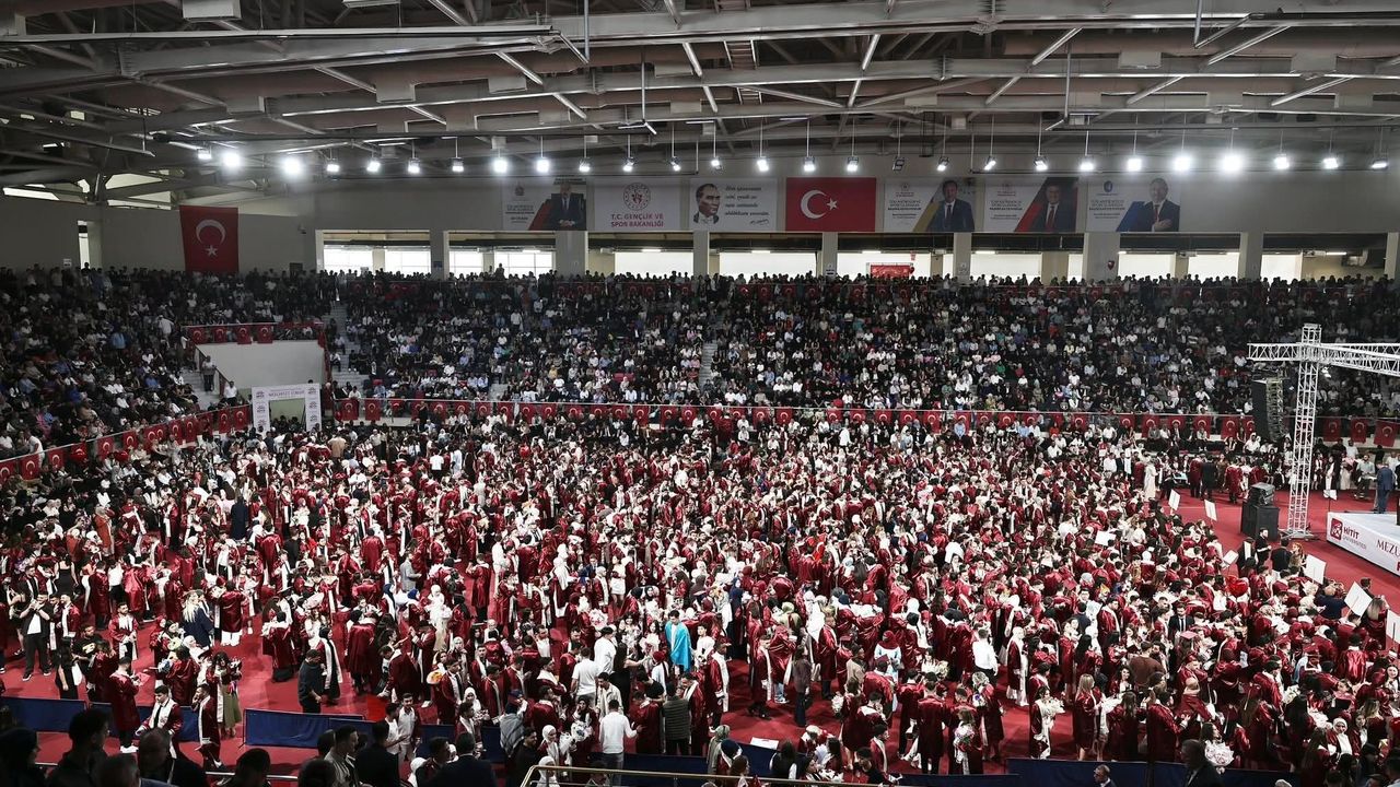 HİTÜ'de mezuniyet coşkusu