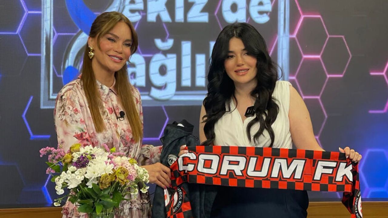 Ünlü mankene Çorum FK forması hediye etti