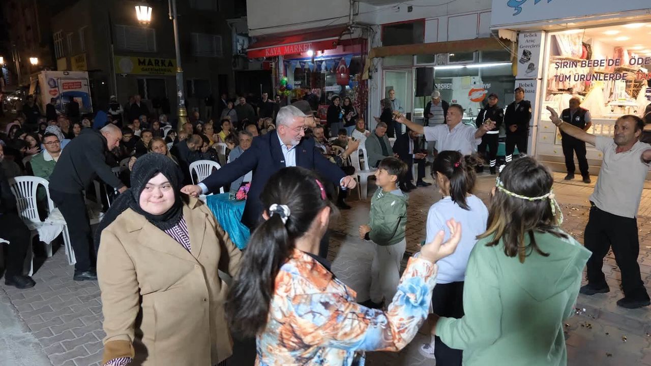 Uğur Mumcu Caddesi'nde mahalle şenliği