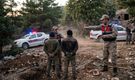 Ceviz bahçesinde define ararken yakalandılar