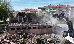 Recep Tayyip Erdoğan Caddesi'ndeki okul yıkıldı